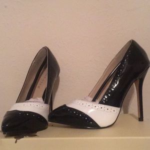 NIB Pleaser Black and White pumps